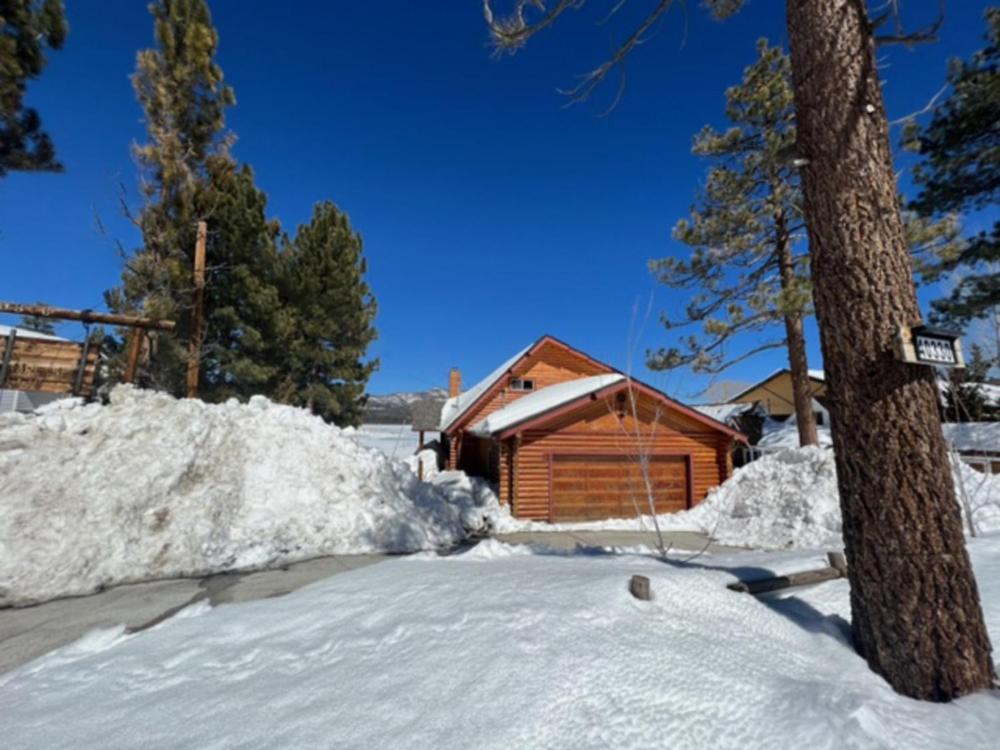 3 Cubs Lakefront - Stunning lakeside home with Hot Tub, Foosball, and Lake View
